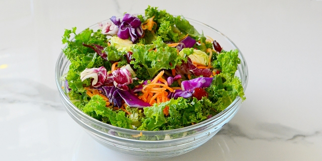 野菜サラダのイメージ写真