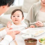 食事を摂る家族のイメージ写真